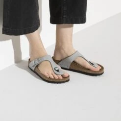 Birkenstock Gizeh Birko-Flor Patent 12 Birkenstock Gizeh Birko-Flor Patent -Sandal Stride Sales 1020171 f closeup f