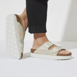 Arizona Platform Vegan -Sandal Stride Sales 1024597 f closeup f